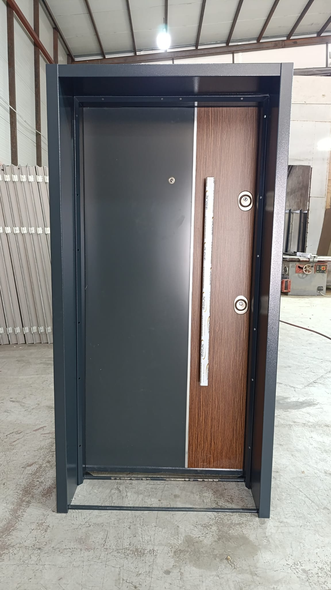 Modern Seri Çelik Kapı Model 22