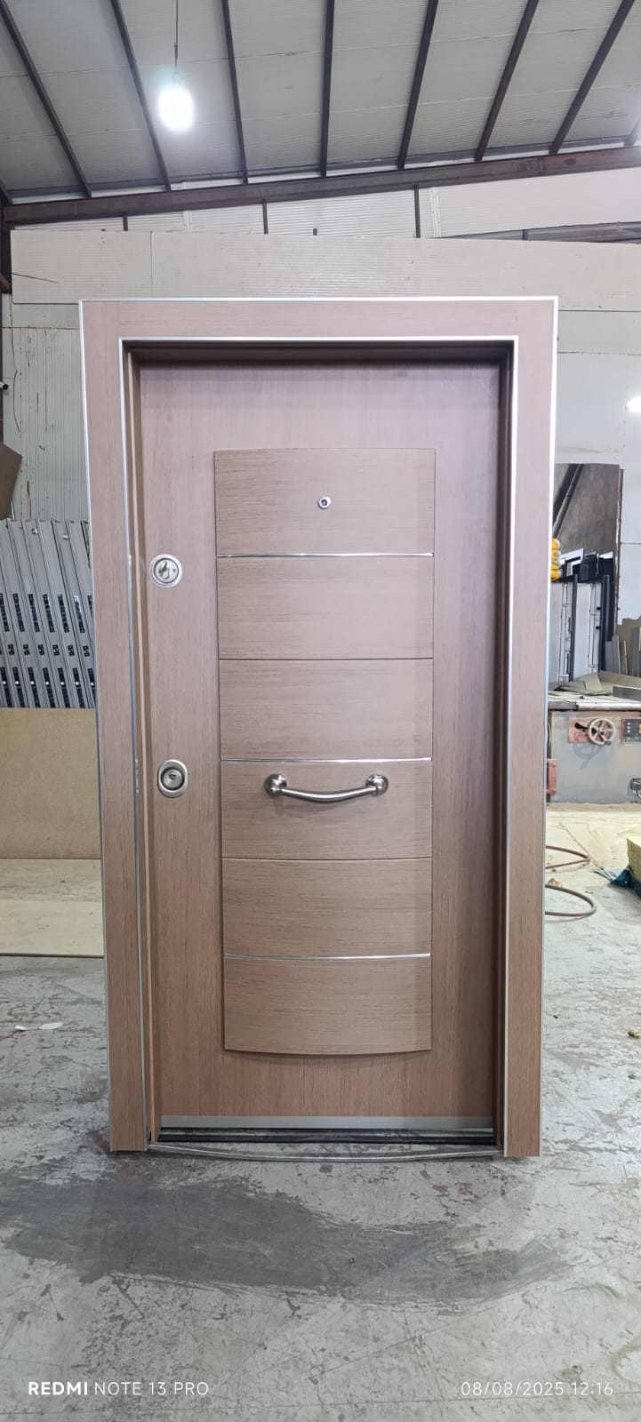 Modern Seri Çelik Kapı Model 3